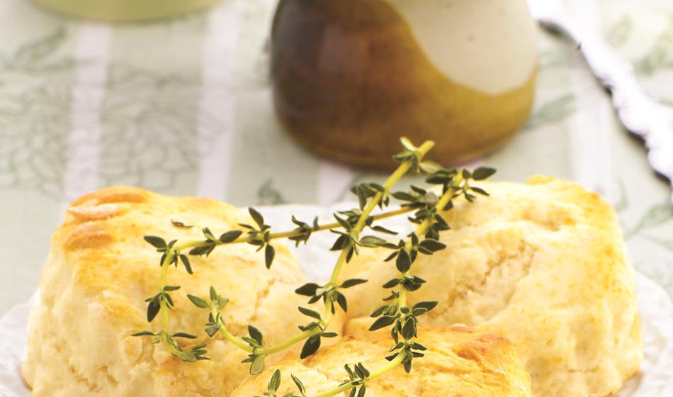 CHEESE SCONES WITH HERB SPREAD - Flora