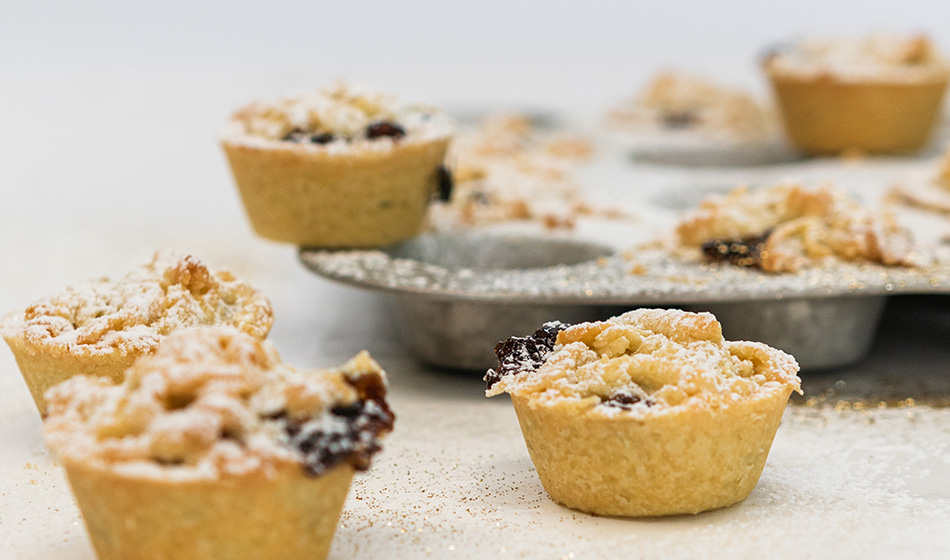 bite-size-mince-pies-flora