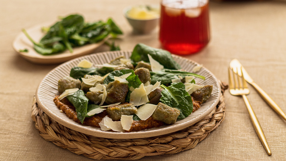 Spinach gnocchi with herby tomato sauce - Flora